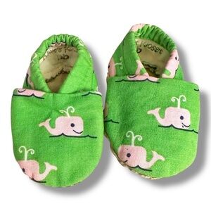 Boutique | Pink and Green Whale Crib Shoes (OS) 🐳